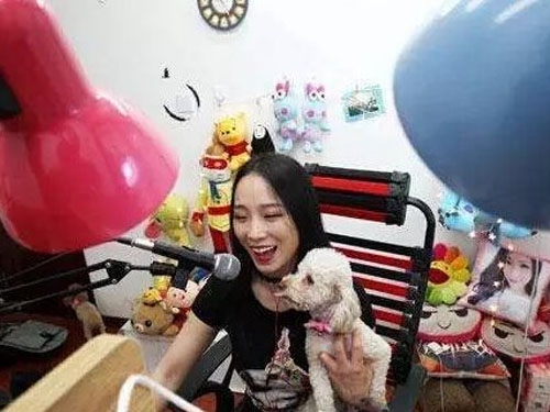 网络主播收入两级分化严重：七成月薪不足千元 