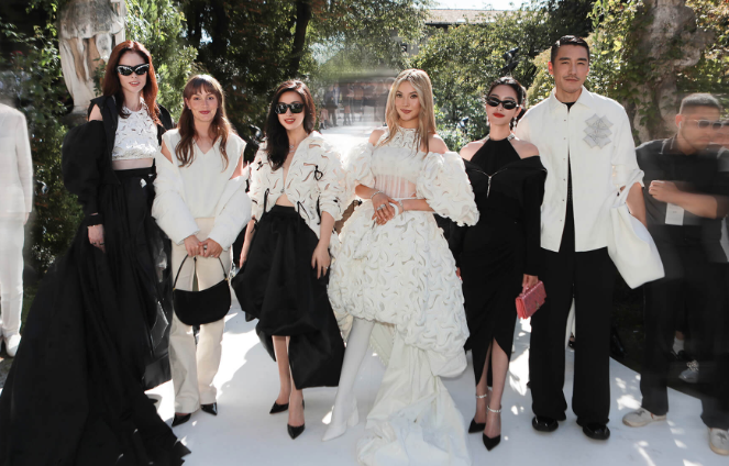 米兰达芬奇庄园迎来重新定义轻薄羽绒服首秀，波司登携谷爱凌展现全球领先实力